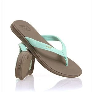 NWT Reef Rover Catch Mint Flip Flops
